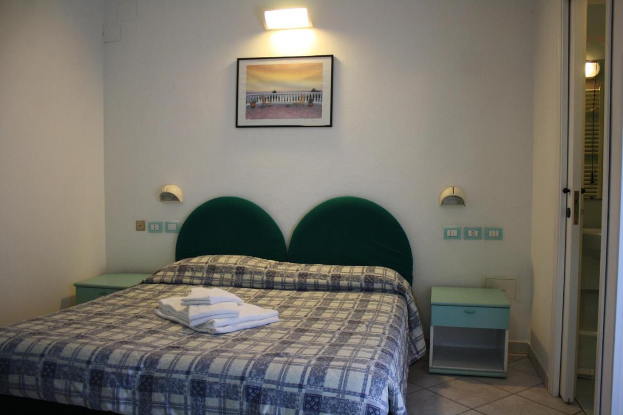 Residence Le Vele Католика Екстериор снимка